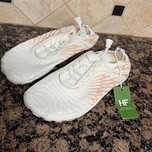 NWT White & Peach HF Athletic Shoes 40